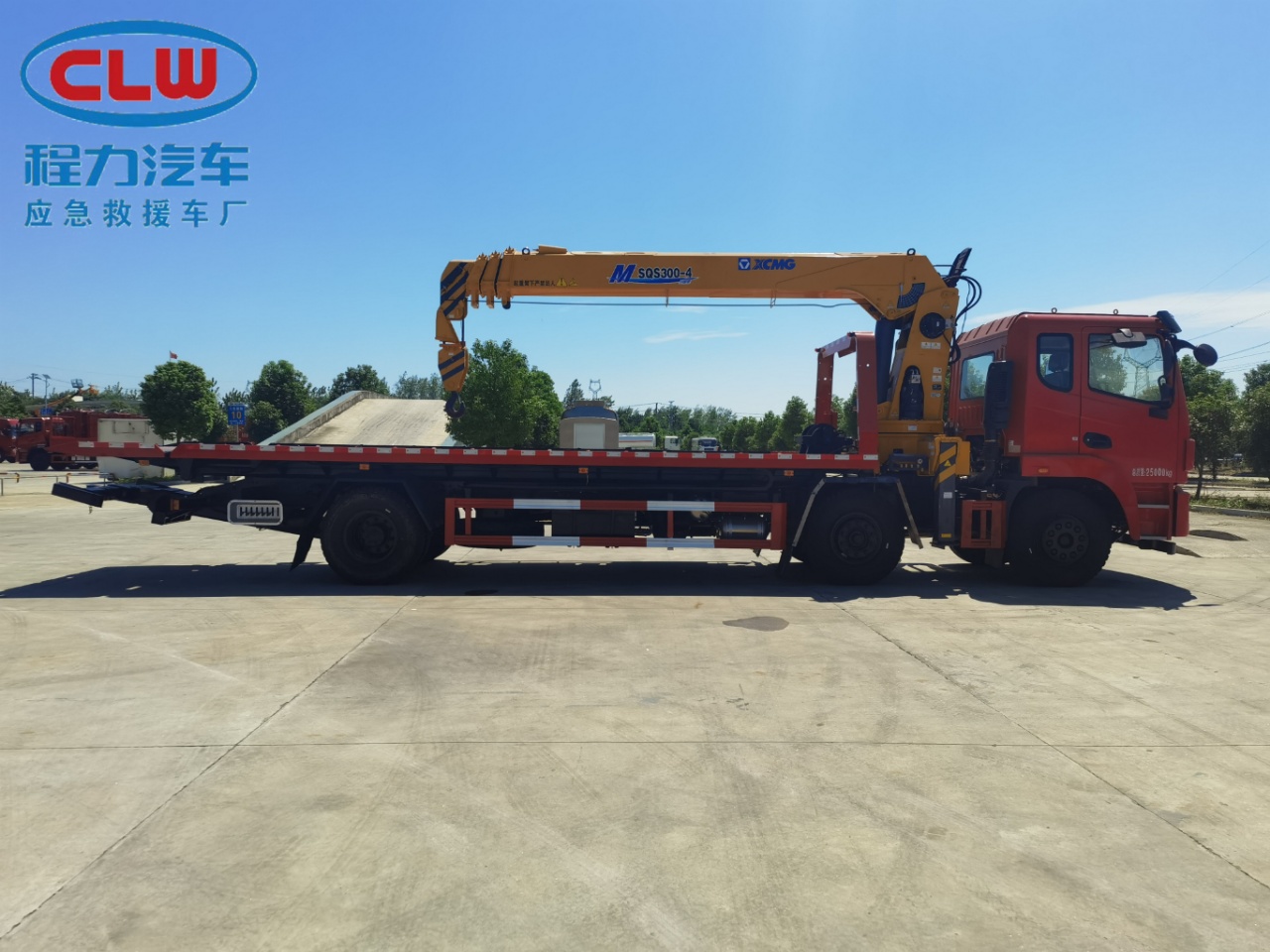 東風錦程小三軸帶吊清障車