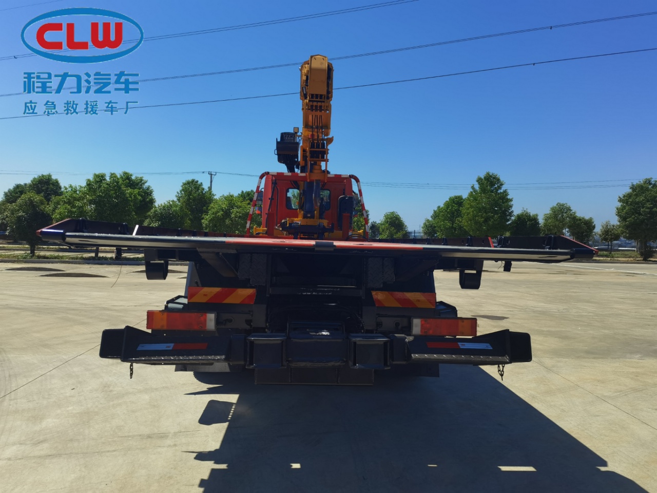 東風錦程小三軸帶吊清障車