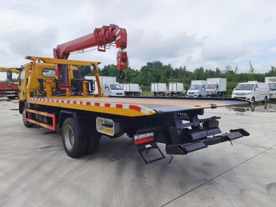 國六多利卡D8帶吊黃牌清障車-4400