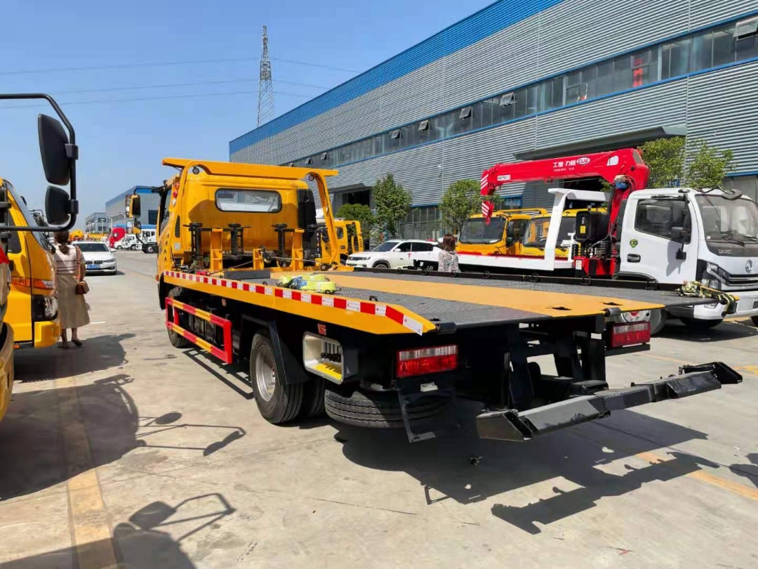 東風多利卡D7黃牌清障車